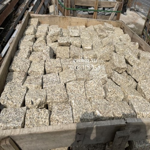 Đá Cubic lát sân 10x10x5cm vàng Bình Định