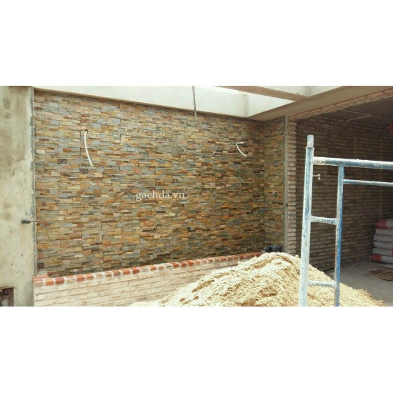 Đá chẻ ghép vàng 10x50 cm ốp trang trí