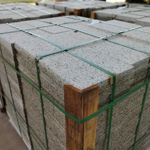 Đá khò vàng nhạt Bình Định 30x60