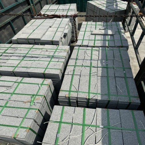 Đá lát sân Đen lông chuột 30x60x2cm khò nhám