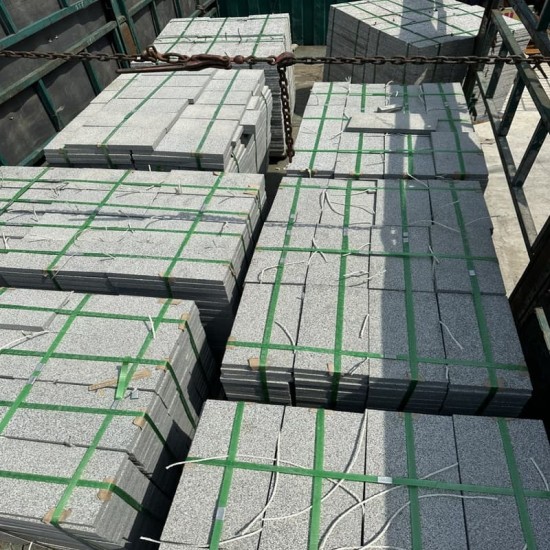 Đá lát sân Đen lông chuột 30x60x2cm khò nhám